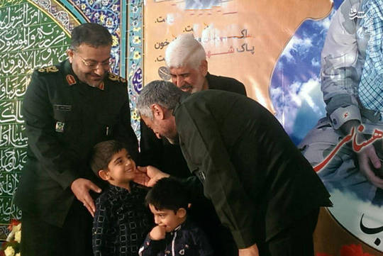 دلجویی سردار جعفری از فرزندان شهید شاه‌سنایی
دلجویی فرمانده کل سپاه از فرزندان شهید شاه‌سنایی که در اغتشاشات اخیر در کهریزسنگ به شهادت رسید.