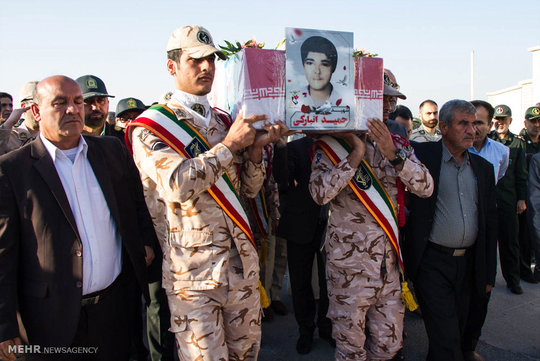 استقبال از پیکر مطهر شهید حمید انبارکی
پیکر مطهر شهید حمید انبارکی که پس از ۲۹ سال تفحص شده و به وطن بازگشته است، در فرودگاه بین المللی بوشهر مورد استقبال مسئولین و مردم شهید پرور بوشهر قرار گرفت.