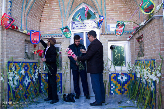 گلباران حوزه طلبگی امام خمینی(ره) در اراک/
همزمان با اولین روز از دهه فجر؛ زنگ انقلاب در حوزه طلبگی امام خمینی(ره) در اراک نواخته شد.
