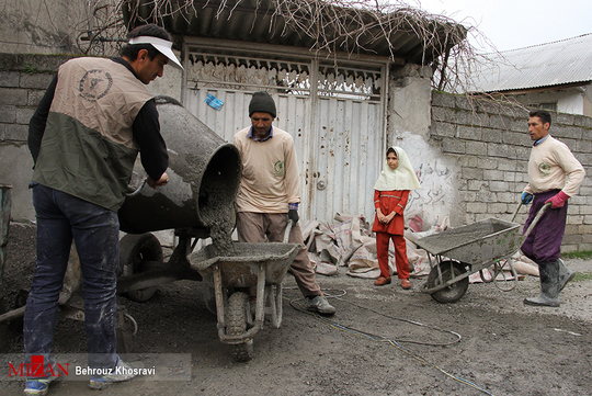 بسیج سازندگی با حضور در روستاهای مازندران به یاری خانواده های بی سرپرست و کم توان مالی می شتابد و با ساخت مسکن و تعمیرات خانه های این هموطنان باری را از دوش آنان بر می دارد.
