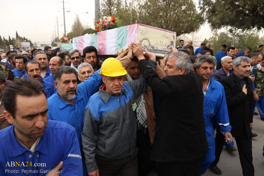 پیکر مطهر دو شهید گمنام دوران دفاع مقدس در پالایشگاه اصفهان بر روی دستان کارگران و کارکنان این پالایشگاه تشییع و در یادمان شهدای پالایشگاه اصفهان به خاک سپرده شد.

