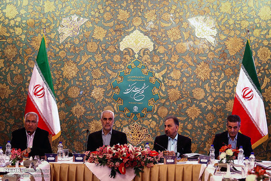  نود و پنجمین نشست شهرداران کلانشهرهای کشور در اصفهان باحضور استاندار اصفهان و دبیر مجمع کلانشهرهای کشور 
