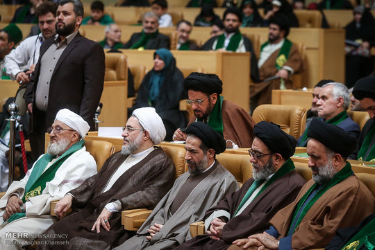 اولین همایش بزرگ سادات تشیع و تسنن با حضور حجت الاسلام ابوترابی فرد امام جمعه موقت تهران، سرلشکر سید حسن فیروز آبادی و آیت الله اراکی در سالن اجلاس سران برگزارشد.
