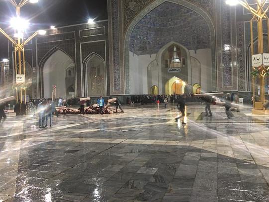 بارش باران بهاری در صحن جامع رضوی