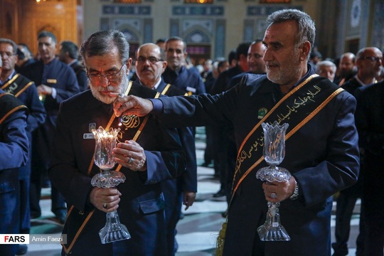 به مناسبت ۱۷ رجب، گرامیداشت سالروز شهادت حضرت احمدبن‌موسی الکاظم «علیه السلام» مراسم لاله‌گردانی و تعویض پرچم، در حرم مطهر شاهچراغ(ع) برگزار شد.