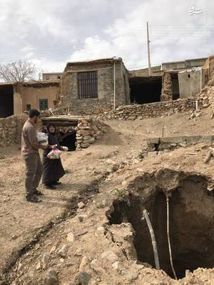 پخش ۳۰۰ سبد کالا در مناطق محروم استان کرمانشاه شهرستان کنگاور توسط گروه جهادی فاطمیون تهران.