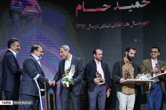 آئین اختتامیه هفته هنر انقلاب و «انتخاب چهره سال هنر انقلاب اسلامی» در سال۱۳۹۶ با معرفی و اهدای نشان هنر انقلاب به «حمید حسام» نویسنده ادبیات مقاومت برگزار شد