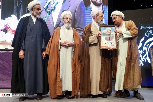 مراسم اختتامیه دومین دوره مسابقات بین المللی قرآن کریم طلاب، با سخنرانی آیت الله سبحانی و رئیس سازمان اوقاف امور خیریه در مدرس عالی امام کاظم برگزار شد.
