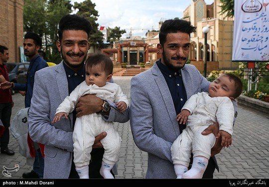 ۲۲ اردیبهشت روز دوقلوها و چندقلوها نام گرفته شده است.به همین مناسبت هشتمین جشن ملی روز دوقلوها و چند قلوها در حوزه هنری برگزار شد.