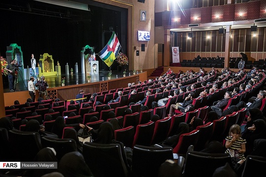 اولین سالگرد شهادت مدافع حرم سردار شهید شعبان نصیری با حضور سردار محمدرضا نقدی معاون فرمانده سپاه، ابومهدی المهندس فرمانده نیروهای حشد الشعبی عراق، سعید قاسمی و برخی همرزمان و خانواده شهدا در محل حوزه هنری تهران برگزار شد.