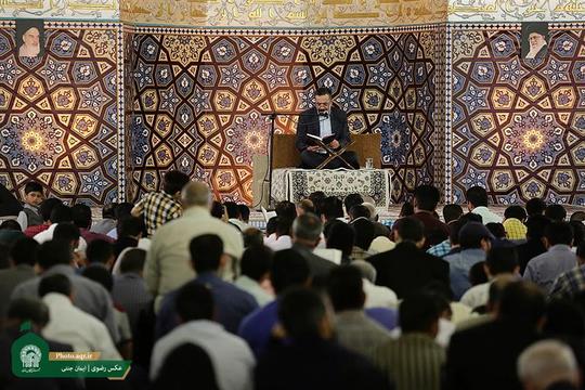 مناجات سحرگاهی در حرم رضوی