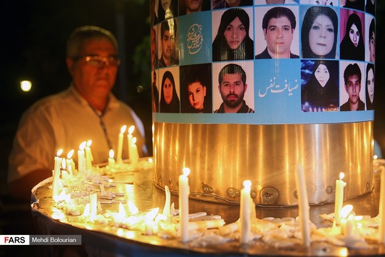 همزمان با سی و یکم اردیبهشت روز ملی اهدای عضو، مراسم سالانه جشن نفس «ضیافت نفس» با حضور جمعی از هنرمندان، خانواده اهداکنندگان و گیرندگان عضو در بوستان نفس تهران برگزار شد.