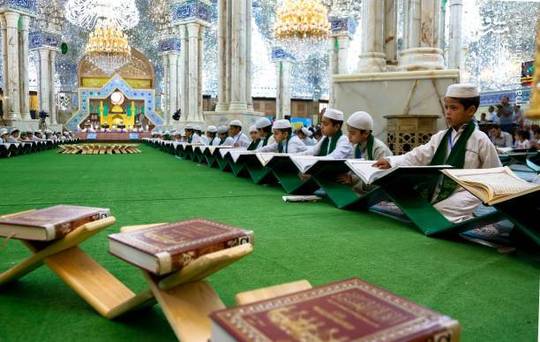 جزخوانی کودکان در حرم امام علی‌(ع)
