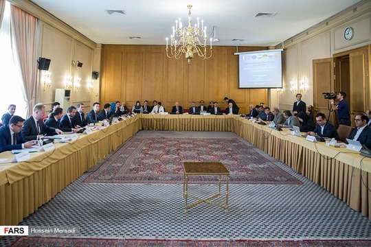 نشست کارشناسان کمسیون برجام با حضور هیأت جمهوری اسلامی ایران و هیأتهای کشورهای 1+4، در محل دفتر مطالعات سیاسی و بین المللی وزارت امور خارجه برگزار شد.
