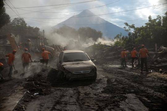فوران آتشفشان «فوئگو» (Fuego) در گواتمال، باعث جاری شدن رودی از مواد مذاب در روستاهای اطراف این آتشفشان شده و تاکنون ۷۲ کشته و شمار زیاد دیگری همچنان مفقود هستند.فوران این آتشفشان زندگی یک میلیون و700هزار نفر از ساکنان این بخش از گواتمالا را تحت تاثیر قرار داده و تاکنون سه هزار و 100 نفر ناگزیر به ترک خانه های خود شده اند.
