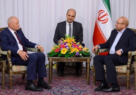 قالیباف در دیدار با مشائیل کلور برشتولد سفیر آلمان گفت:باید یک جایی جلوی این رفتارهای خلاف مصالح جهانی و مصالح سایر کشورها که توسط امریکا صورت می‌گیرد، گرفته شود.
