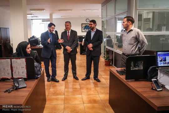 رودریگو دی آزردو سانتوس سفیر برزیل در ایران، از خبرگزاری مهر بازدید کرد.
