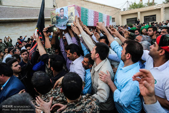 پیکر پاک شهید مدافع حرم اهل‌بیت(ع) سیدفاضل موسوی که در هشتم بهمن‌ماه سال گذشته به دست تکفیری های داعشی به شهادت رسیده بود، پس از ۵ ماه به وطن بازگشت و در گلزار شهدای اهواز به خاک سپرده شد.