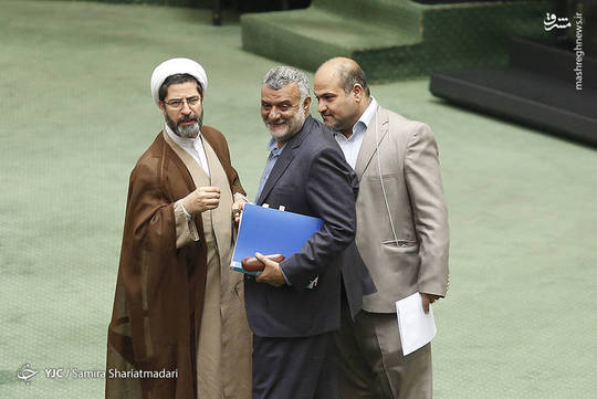 جلسه علنی مجلس شورای اسلامی به ریاست مسعود پزشکیان صبح امروز یکشنبه 10 تیر ماه با حضور حجتی وزیر جهاد کشاورزی برگزار شد .
در این جلسه وزیر کارت زرد دوم را از مجلس گرفت.
