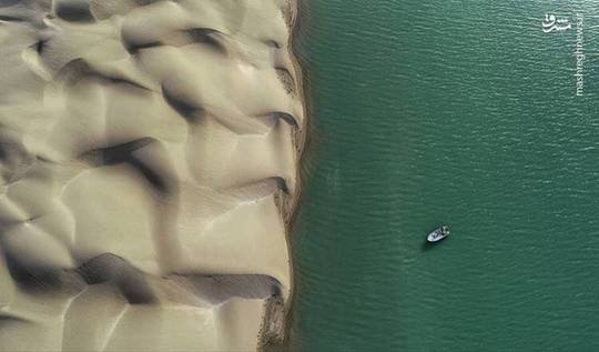 نمایی زیبا از تلاقی کویر و دریا روستای تنگ در ۱۲۰ کیلومتری شهر چابهار _ سیستان و بلوچستان