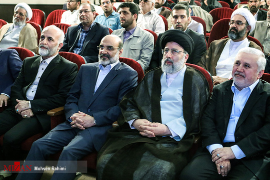 مراسم افتتاح رسمی رادیو سراسری زیارت و 271 پروژه فنی صدا و سیمای خراسان رضوی با حضور علی عسکری رییس سازمان صدا و سیما و حجت الاسلام والمسلمین رئیسی تولیت آستان قدس رضوی در مشهد برگزار شد.