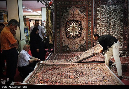 سیزدهمین نمایشگاه فرش دستباف استان همدان با حضور تولیدکنندگان ،صادر کنندگان و فروشندگانی از سراسر کشور از تاریخ دهم لغایت شانزدهم تیرماه ۹۷ در محل دایمی نمایشگاههای بین المللی همدان دایر است.