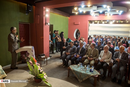 آئین پایانی شانزدهمین دوره از جایزه قلم زرین همزمان با روز قلم در محل انجمن قلم ایران برگزار شد.