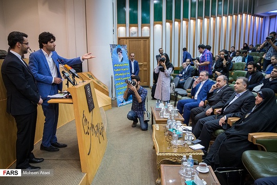 دومین همایش ملی جوانان و قانون‌گذاری با حضور محمدجواد آذری جهرمی وزیر ارتباطات و فناوری اطلاعات، سلطانی‌فر وزیر ورزش و جوانان و جمعی از نخبگان جوان و مسئولین کشوری در مرکز پژوهش‌های مجلس شورای اسلامی برگزار شد. وزیر ارتباطات و فناوری اطلاعات گفت: اتاق عملیاتی جنگ اقتصادی علیه ایران درواقع وزارت خزانه‌داری آمریکا شده است.