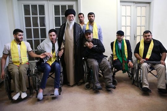  همزمان با سالگرد جنگ ۳۳ روزه رژیم صهیونیستی علیه لبنان، جمعی از جانبازان و خانواده‌های شهدای حزب‌الله لبنان با حضرت آیت‌الله خامنه‌ای دیدار و گفتگو کردند.