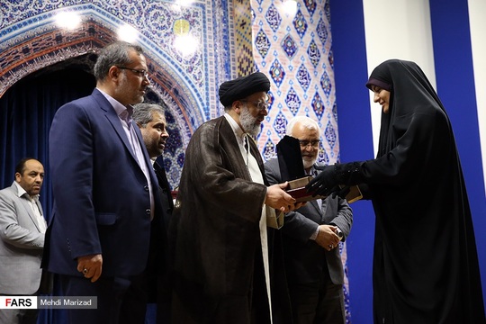 مراسم اهدای جایزه جهانی گوهرشاد با سخنرانی حجت الاسلام سیدابراهیم رئیسی تولیت آستان قدس رضوی درتالار قدس حرم مطهر امام هشتم عليه السلام برگزار شد.