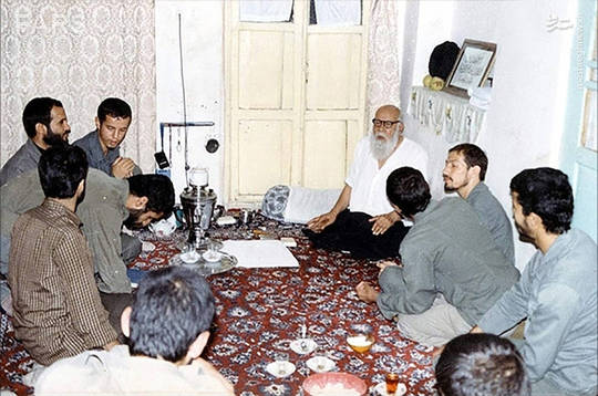 تصویری از دیدار آیت‌الله بهاءالدینی با شهید حسن باقری و جمعی از فرماندهان جنگ
(به مناسبت سالگرد وفات این سالک الی الله)

