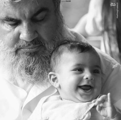 عکس زیبای سید حسن نصرالله با نوه خویش که  در فضای مجازی منتشر شد.