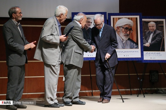 آئین تجلیل از شایستگان تقدیر سی‌ و چهارمین دوره جایزه کتاب سال جمهوری اسلامی ایران، گرامیداشت تعدادی از اهالی قلم درگذشته و دو چهره علمی، با حضور محسن جوادی معاون امور فرهنگی وزارت فرهنگ و ارشاد اسلامی، حجت‌الاسلام محمدعلی مهدوی‎راد دبیر جایزه کتاب سال و جمعی از فرهیختگان حوزه فرهنگ و ادب در پژوهشگاه فرهنگ، هنر و معماری برگزار شد.