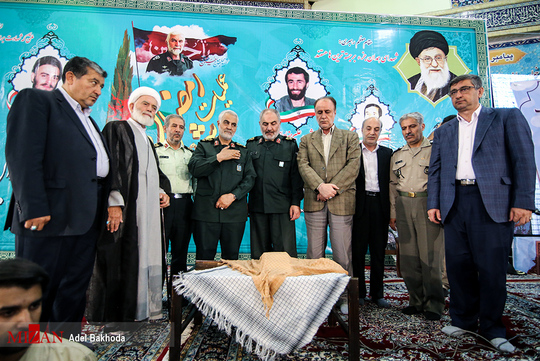 یادواره شهدای عملیات رمضان با سخنرانی سردار قاسم سلیمانی در حسینیه امام خمینی (ره) همدان برگزار شد.