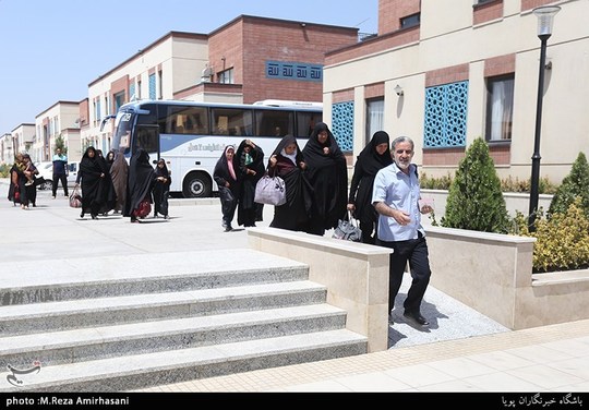 در ایام دهه کرامت به همت دفتر سرپرستی آستان قدس استان تهران جمعی از اقشار مردم(زائر اولی) به مشهد مقدس سفر کردند و در زائرسرا و مهانسرای امام رضا(ع) اسکان و اطعام شدند.