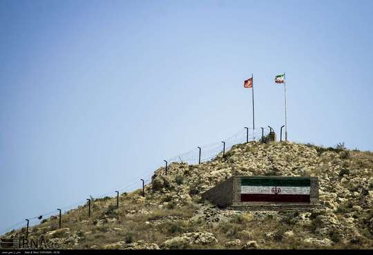 گذرگاه مرزی بازرگان در فاصلهٔ یک کیلومتری شهر بازرگان واقع در شهرستان ماکو استان آذربایجان غربی و در دامنه کوه آرارات قرار دارد. این گمرک در سال ۱۳۰۵ ساخته شده و تنها مرز ۲۴ ساعته و بین‌المللی بین ایران و ترکیه است.