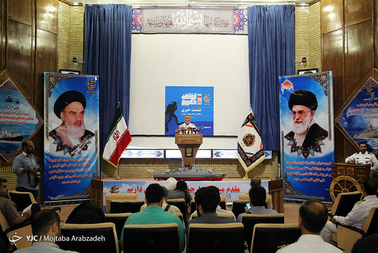 نشست خبری مسابقات بین المللی نظامی غواصی و مسائل منطقه ای با حضور حسین خانزاده فرمانده نیروی دریایی ارتش جمهوری اسلامی ایران و اصحاب رسانه در ستاد نیروی دریایی ارتش جمهوری اسلامی ایران برگزار شد.