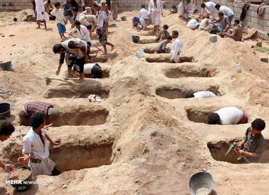 جنگنده های عربستان  یک اتوبوس حامل دانش آموزان یمنی را در منطقه «ضحیان» واقع در استان صعده بمباران کردند. در این حمله ۴۷ دانش آموز یمنی شهید و ۷۷ تَن دیگر به شدت زخمی شدند که حال شماری از آنها وخیم گزارش شده است. 