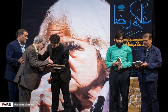 مراسم یادبود زنده یاد «غلامرضا شکوهی» شاعر آیینی اهل خراسان با حضور شاعران آیینی از جمله سیدعلی موسوی گرمارودی، محمدعلی مجاهدی، علی انسانی، یوسف‌علی میرشکاک، علی‌رضا قزوه، مصطفی محدثی خراسانی، ناصر فیض، مرتضی امیری اسفندقه و سعید بیابانکی برگزار شد.