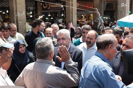  رضا اردکانیان وزیر نیرو با حضور سرزده بین مردم در اتوبوس و بازار، به عنوان یکی از اعضای کابینه دولت با مردم به گفت وگو پرداخت که این حضور سرزده وزیر، استقبال مردم را به دنبال داشت. 