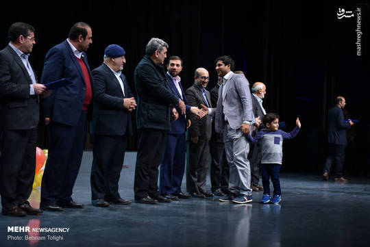 مراسم تجلیل از خدام بسیجی موکب امام رضا(ع) با حضور پیروز حناچی شهردار تهران و اعضای شورای شهر تهران در فرهنگسرای بهمن برگزار شد.