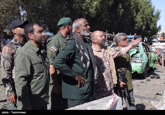  یک عامل انتحاری با یک دستگاه وانت نیسان که مواد منفجره را به همراه داشته، قصد عملیات انتحاری به سمت مقر نیروی انتظامی چابهار را داشته است که با مقابله نیروهای انتظامی مواجه می‌شود و نمی‌تواند وارد مقر شود و درب مقر انتظامی را منفجر می‌کند. در پی این حادثه دو نفر به شهادت رسیدند و تعدادی مجروح شدند.