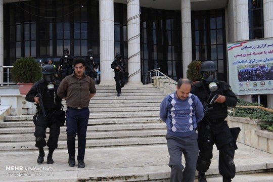 مانور مقابله با حملات احتمالی تروریستی در استانداری گلستان با حضور استانداری، اداره کل پدافند غیر عامل استانداری، آتش نشانی، نیروی انتظامی اعم از یگان ویژه، نوپو، دانشگاه علوم پزشکی(اورژانس)، هلال احمر (تیم واکنش سریع و آنست) در ساختمان استانداری گلستان برگزار شد.