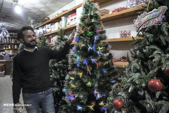 ده ها مسیحی فلسطینی ساکن غزه همزمان با سال نوی میلادی حق سفر به بیت لحم برای دیدار با خانواده هایشان را پیدا نکردند و در منطقه تحت محاصره غزه کریسمس را جشن گرفتند.

