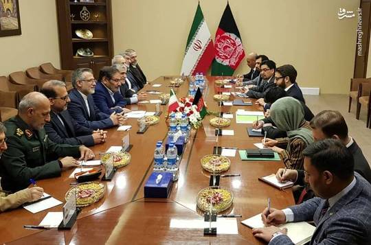 شمخانی، دبیر شورای عالی امنیت ملی ایران و «حمداله محب»، همتای افغانستانی راه‌های گسترش همکاری‌ها در زمینه‌های مختلف سیاسی، اقتصادی و امنیتی را مورد بررسی قرار دادند.
