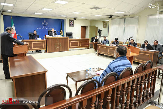محاکمه علی اکبر عمارت ساز، معاون اجرایی وقت مدیریت شعب بانک تجارت استان کرمان در شعبه چهارم دادگاه ویژه رسیدگی به جرایم مفسدان و اخلالگران اقتصادی و به ریاست قاضی صلواتی برگزار شد.
