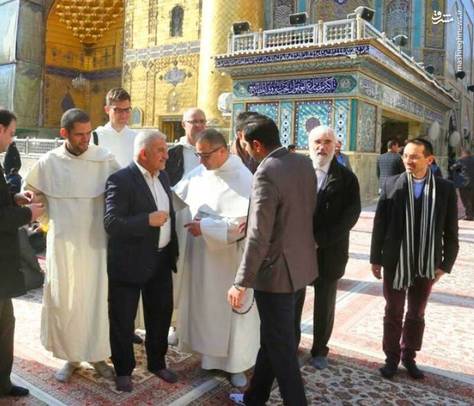 جمعی از اساتید مسیحی واسلام شناسان و روحانیون برجسته کاتولیک از کشورهای فرانسه وبرزیل ومصر به زیارت حرم مطهر امیر المؤمنین در نجف اشرف مشرف شدند.