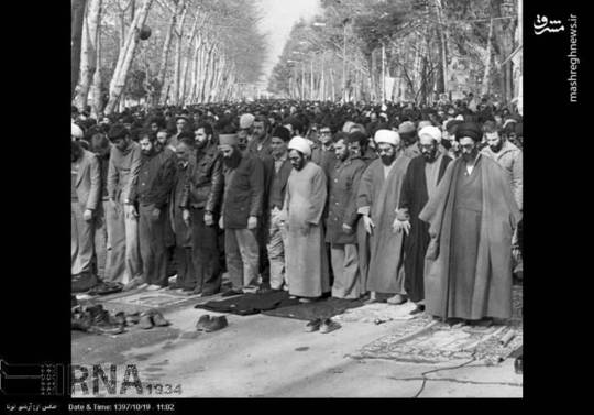 28دی 1358 نخستین نماز جمعه به امامت حضرت آیت الله سید علی خامنه ای در دانشگاه تهران برگزار شد. ایشان از سوی حضرت امام خمینی (ره) درتاریخ 24 دی ما 1358 به عنوان امام جمعه تهران منصوب شدند.