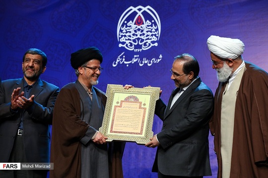 مراسم تکریم از خدمات محمد رضا مخبر دزفولی دبیر سابق شورای عالی انقلاب فرهنگی و معارفه حجت‌الاسلام سعید رضا عاملی دبیر جدید شورای عالی انقلاب فرهنگی با حضور اعضای شورای عالی انقلاب فرهنگی و برخی از مسئولان دولتی در حوزه هنری برگزار شد.