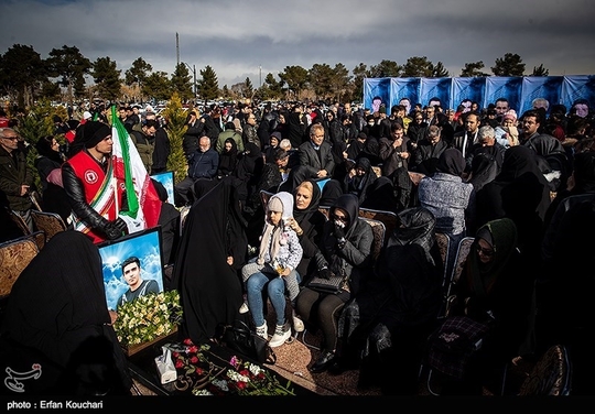 دومین سالگرد شهادت ۱۶ تن از آتشنشانان حادثه ساختمان پلاسکو با حضور حجت الاسلام محمدحسن ابوترابی فرد امام جمعه موقت تهران , پیروز حناچی شهردار تهران وجمعی از خانواده شهدا در قطعه ۵۰ بهشت زهرا (س) تهران برگزار شد.